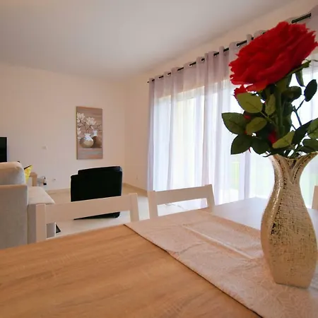 Super New With 3 Bedroom Free Wi-fi Villa
