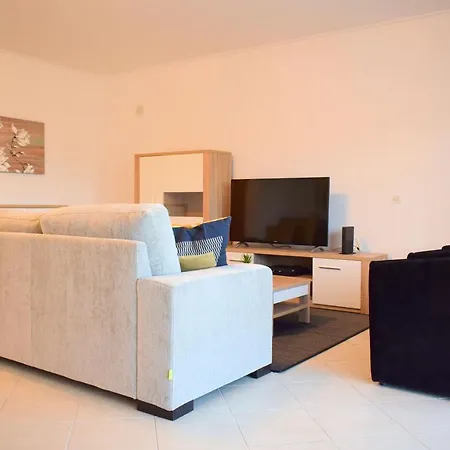 Villa Super New With 3 Bedroom Free Wi-fi *