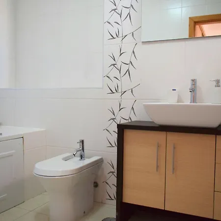 Willa Super New With 3 Bedroom Free Wi-fi